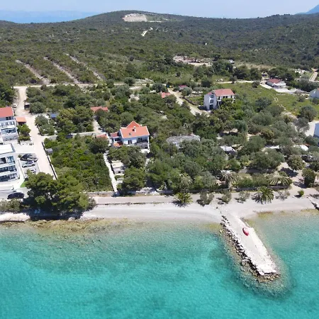 Holiday Artina 1 * Lovište