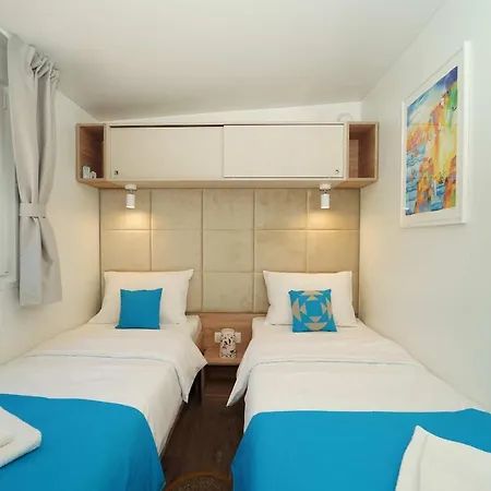 Holiday Artina 1 بيت للعطل *