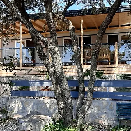 Holiday home Holiday Artina 1 Loviste